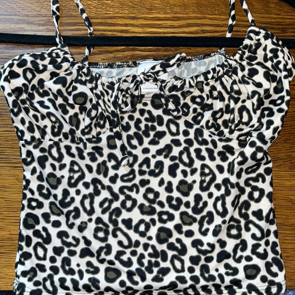 Livi by Olivia Rae, leopard print medium top with adjustable strap in the middle